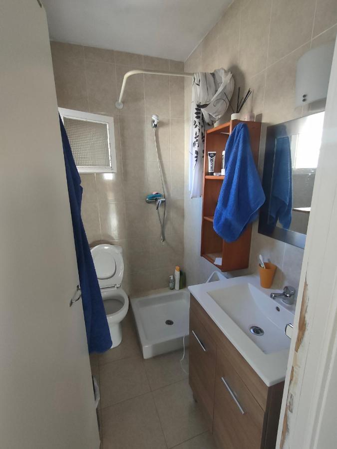 Camera Privata Singola In Appartamento, Bagno In Comune, Aria Condizionata Caldo Freddo, Wifi, Tv Maison d'hôtes