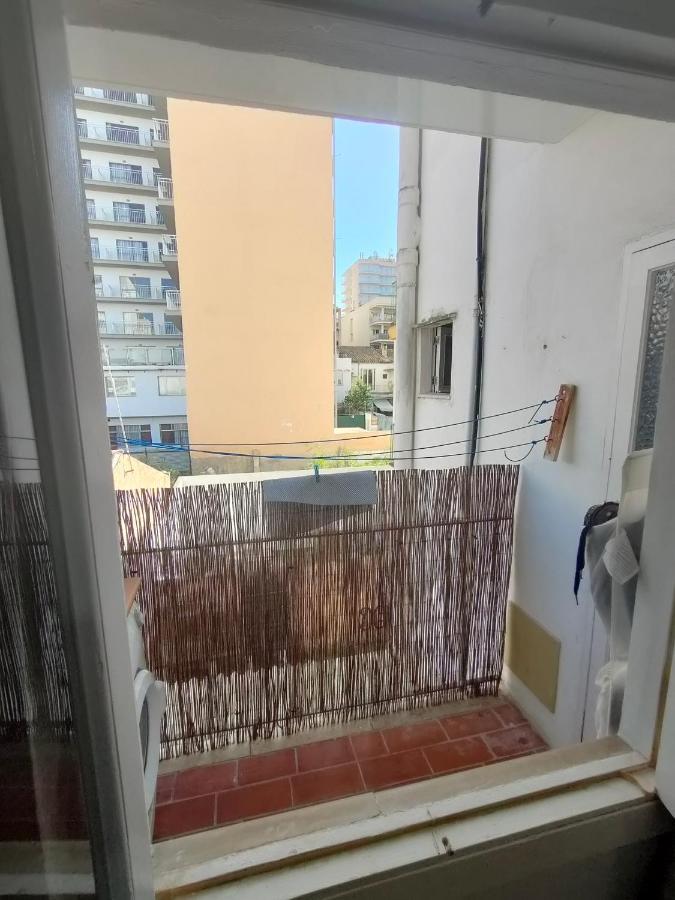 Camera Privata Singola In Appartamento, Bagno In Comune, Aria Condizionata Caldo Freddo, Wifi, Tv *