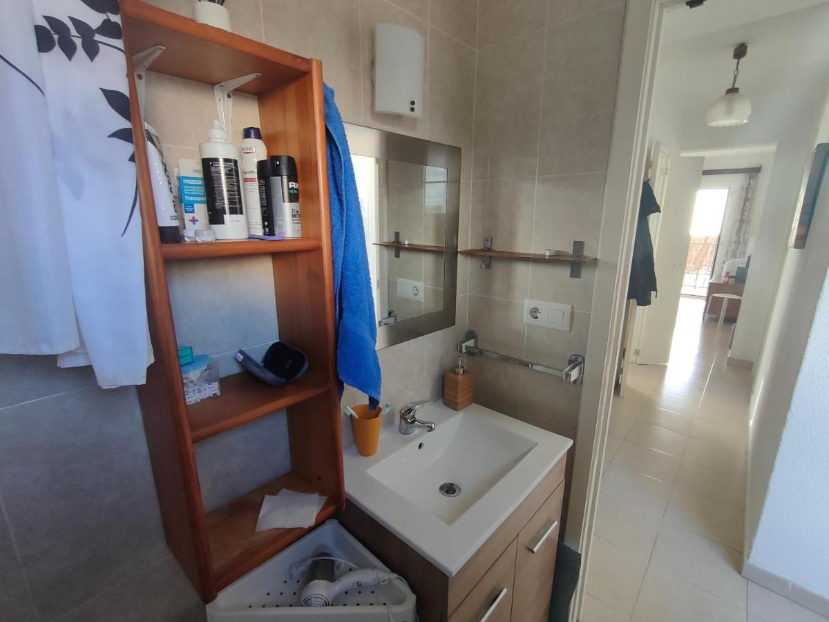 Camera Privata Singola In Appartamento, Bagno In Comune, Aria Condizionata Caldo Freddo, Wifi, Tv *