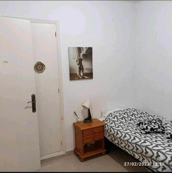 Camera Privata Singola In Appartamento, Bagno In Comune, Aria Condizionata Caldo Freddo, Wifi, Tv Maison d'hôtes *