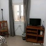 Camera Privata Singola In Appartamento, Bagno In Comune, Aria Condizionata Caldo Freddo, Wifi, Tv